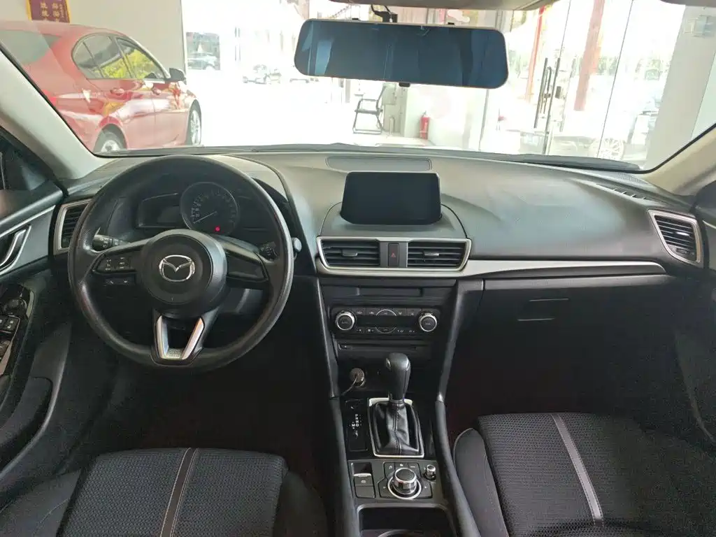 Mazda 3 Axela 2018 — фото 6