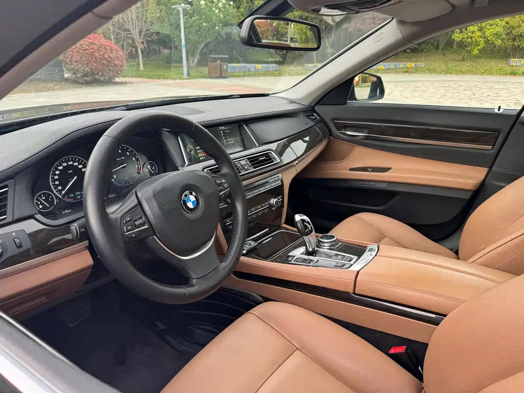 BMW 7 Series 2014 — фото 10