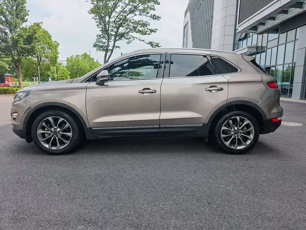Lincoln MKC 2018 — фото 9