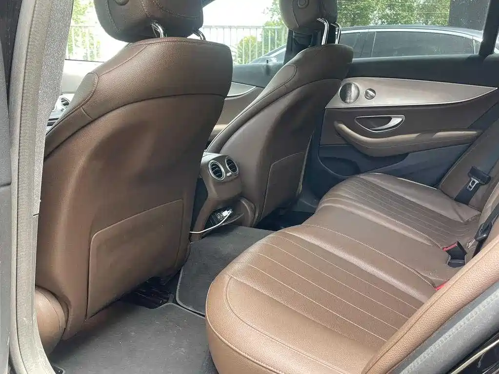 Mercedes-Benz E-Class 2018 — фото 15
