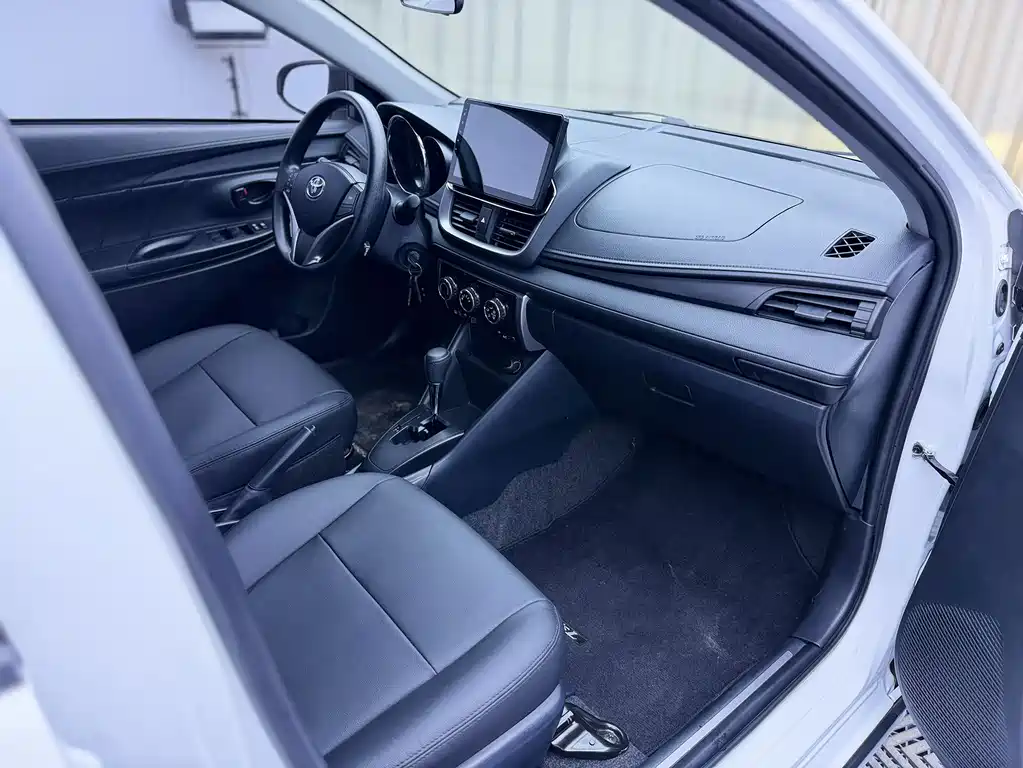 Toyota Yaris L 2022 — фото 9