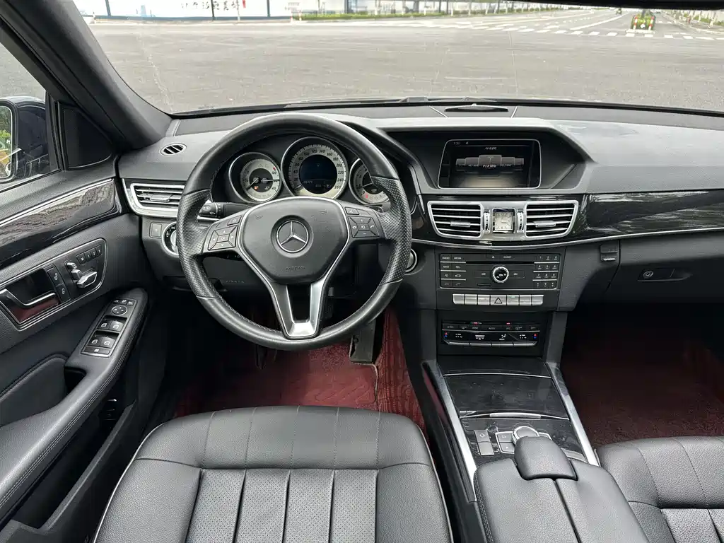 Mercedes-Benz E-Class 2016 — фото 20
