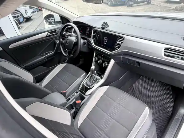 Volkswagen T-Roc 2023