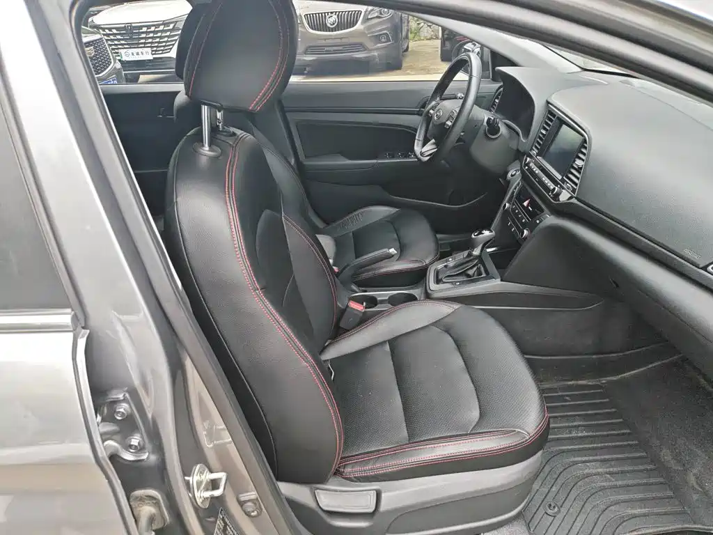 Hyundai Elantra 2018 — фото 20
