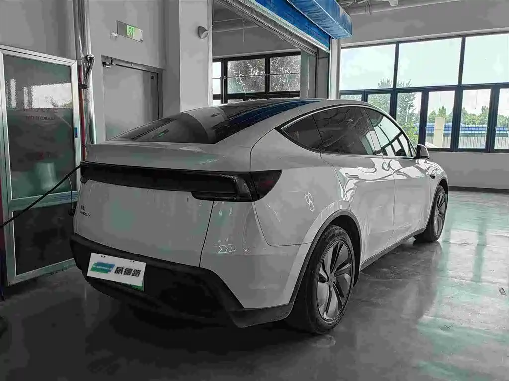 Tesla Model Y 2026 — фото 4