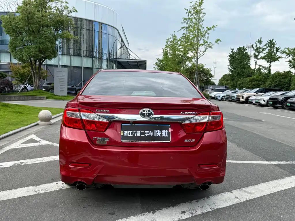 Toyota Camry 2014 — фото 13