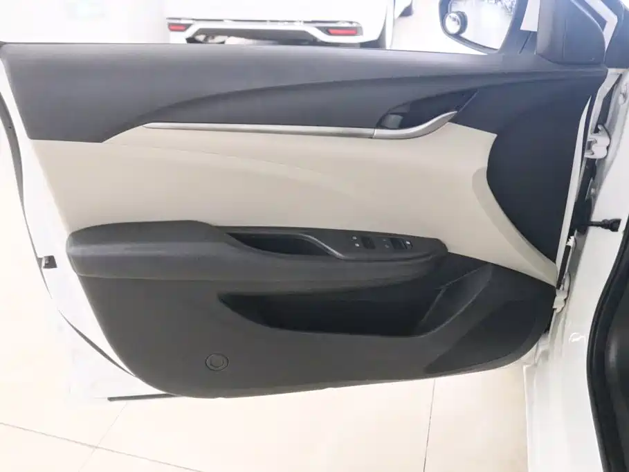 Buick Excelle 2015 — фото 10