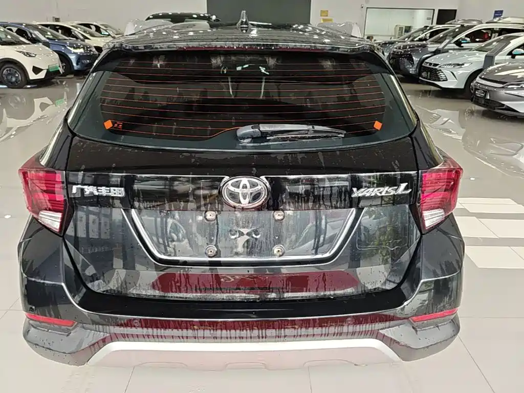 Toyota Yaris L 2021