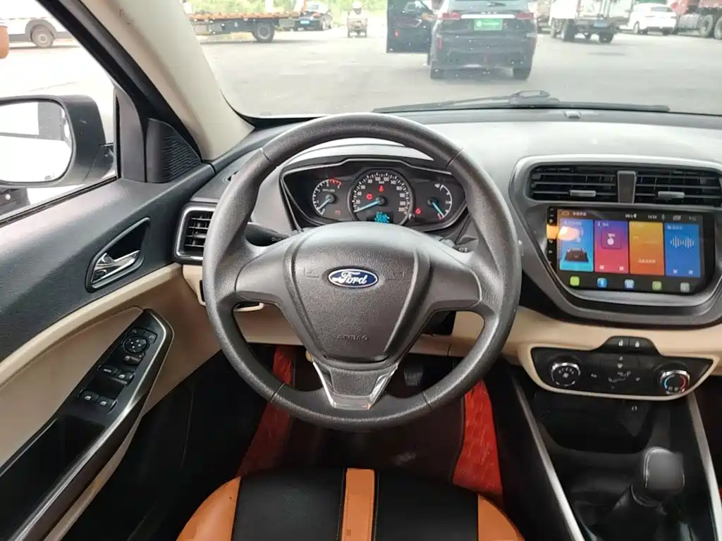 Ford Escort 2018 — фото 11