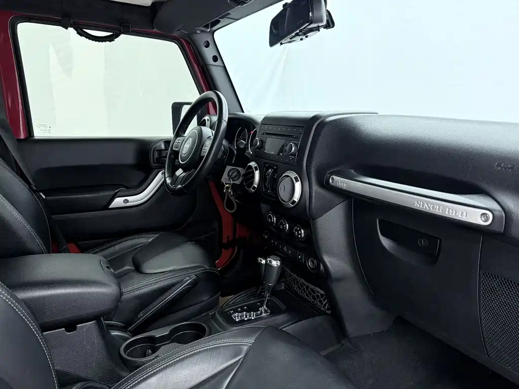 Jeep Wrangler 2018 — фото 10