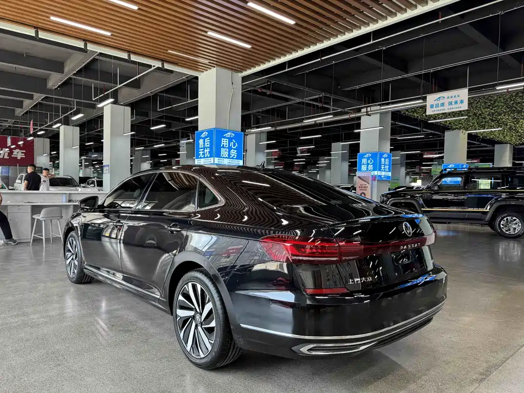 Volkswagen Passat 2023 — фото 16