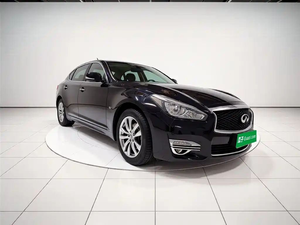 Infiniti Q70 2016