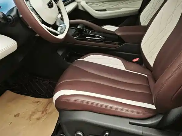 Geely Xingyue L 2024