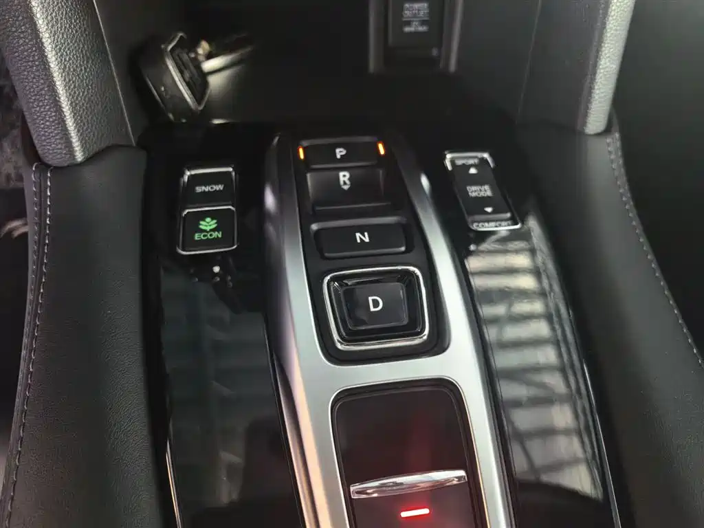 Honda UR-V 2018 — фото 11