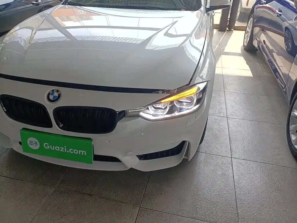 BMW 3 Series 2019 — фото 19