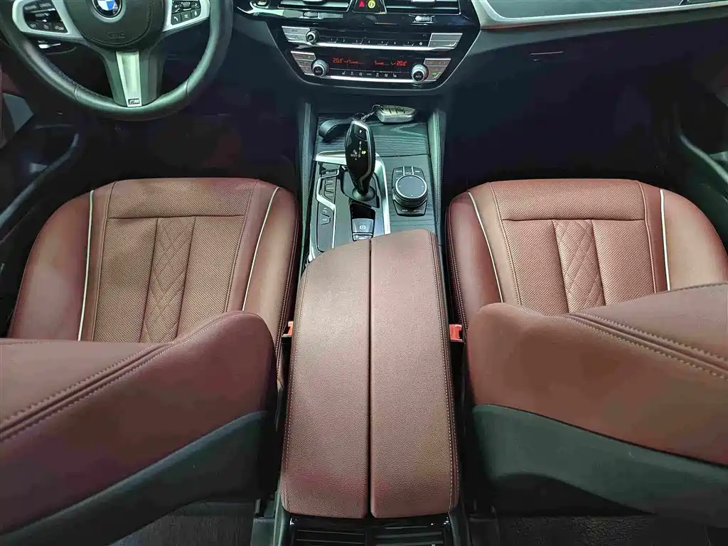 BMW 5 Series 2021 — фото 12