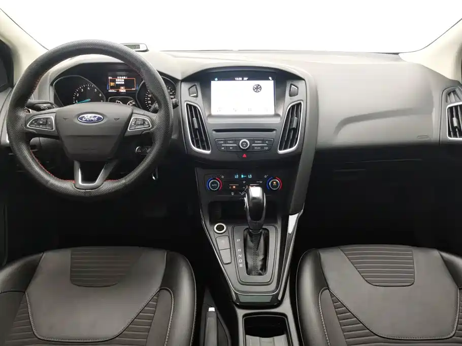 Ford Focus 2016 — фото 12