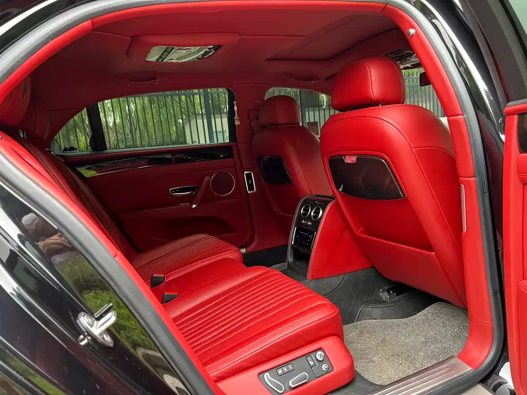 Bentley Flying Spur 2018 — фото 24