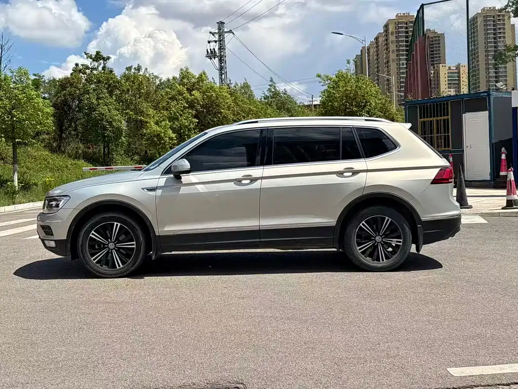 Volkswagen Tiguan L 2021 — фото 3