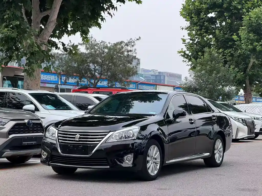 Toyota Crown 2014
