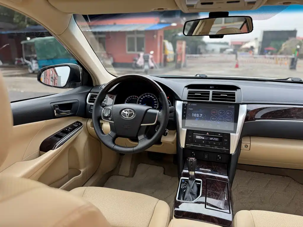 Toyota Camry 2017 — фото 23