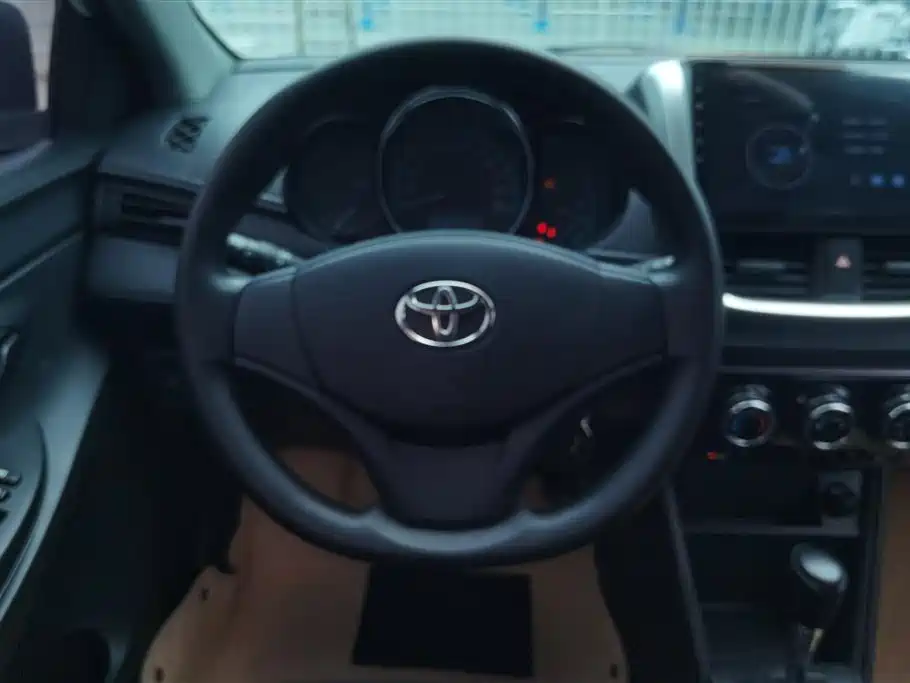 Toyota Yaris L 2018 — фото 15
