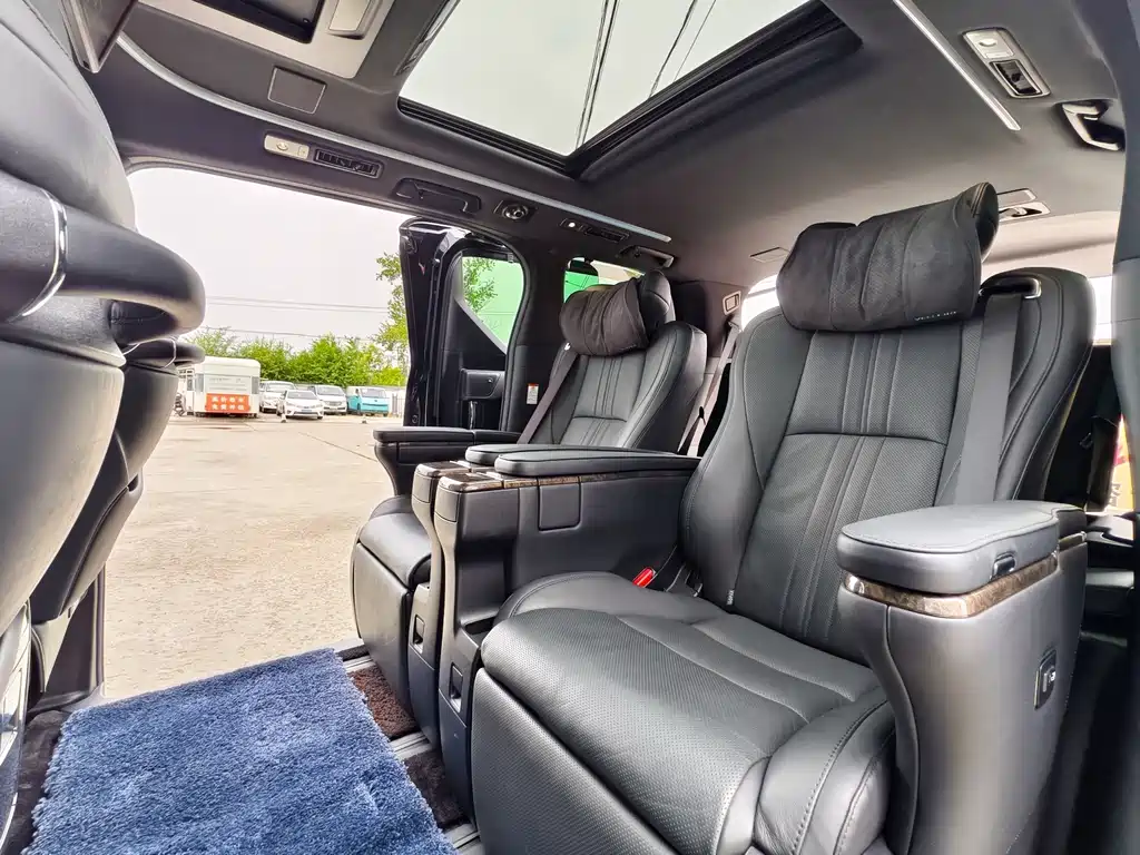 Toyota Vellfire 2021 — фото 11