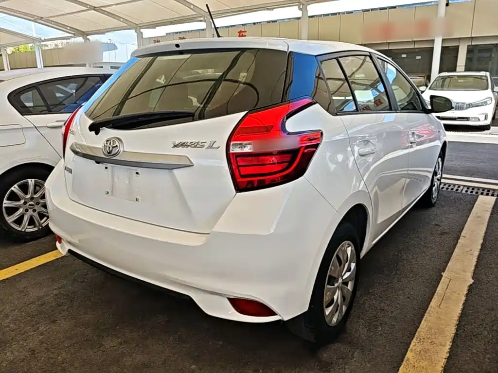 Toyota Yaris L 2017 — фото 7