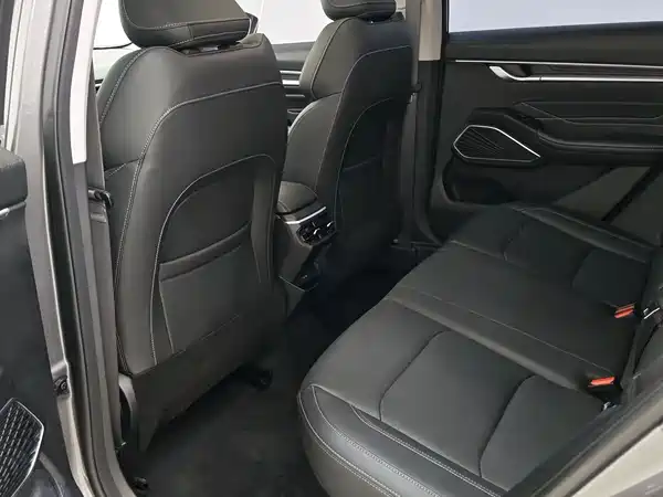 Geely Emgrand 2022