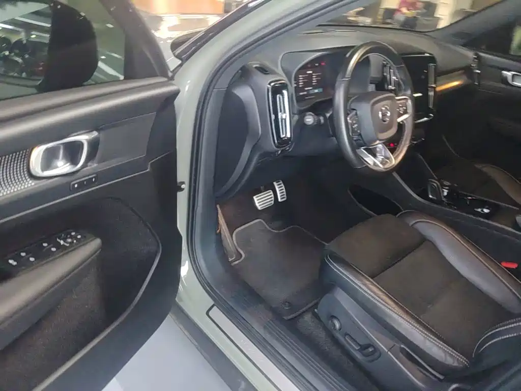 Volvo XC40 NEV 2021 — фото 16