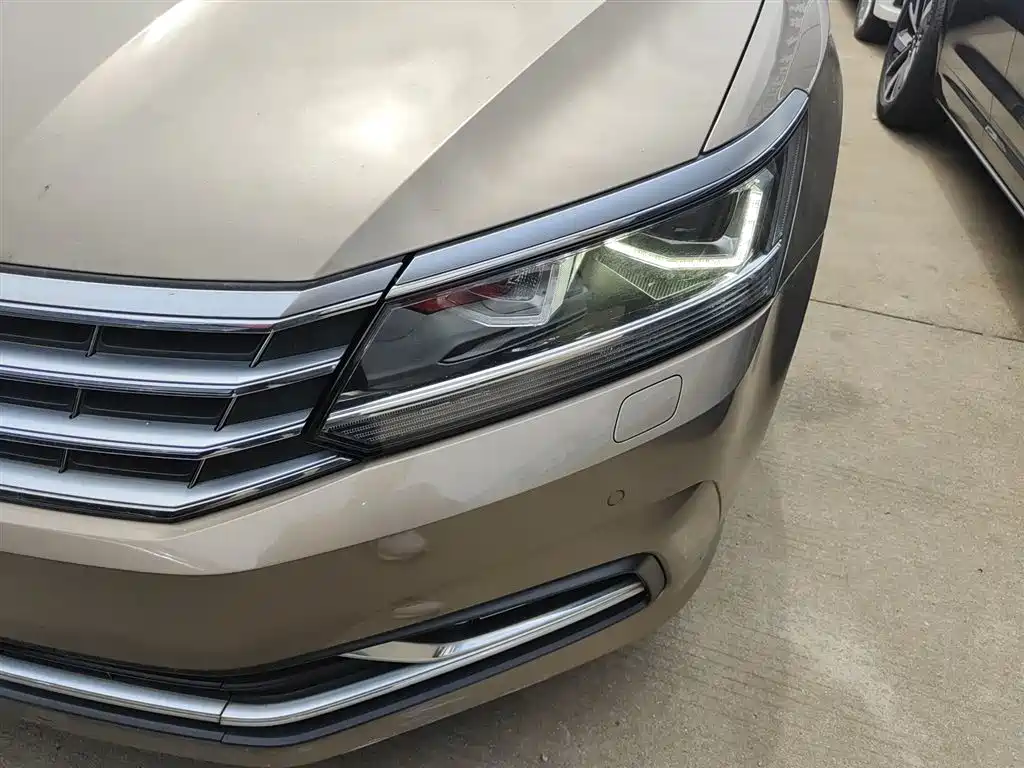 Volkswagen Passat 2017 — фото 18