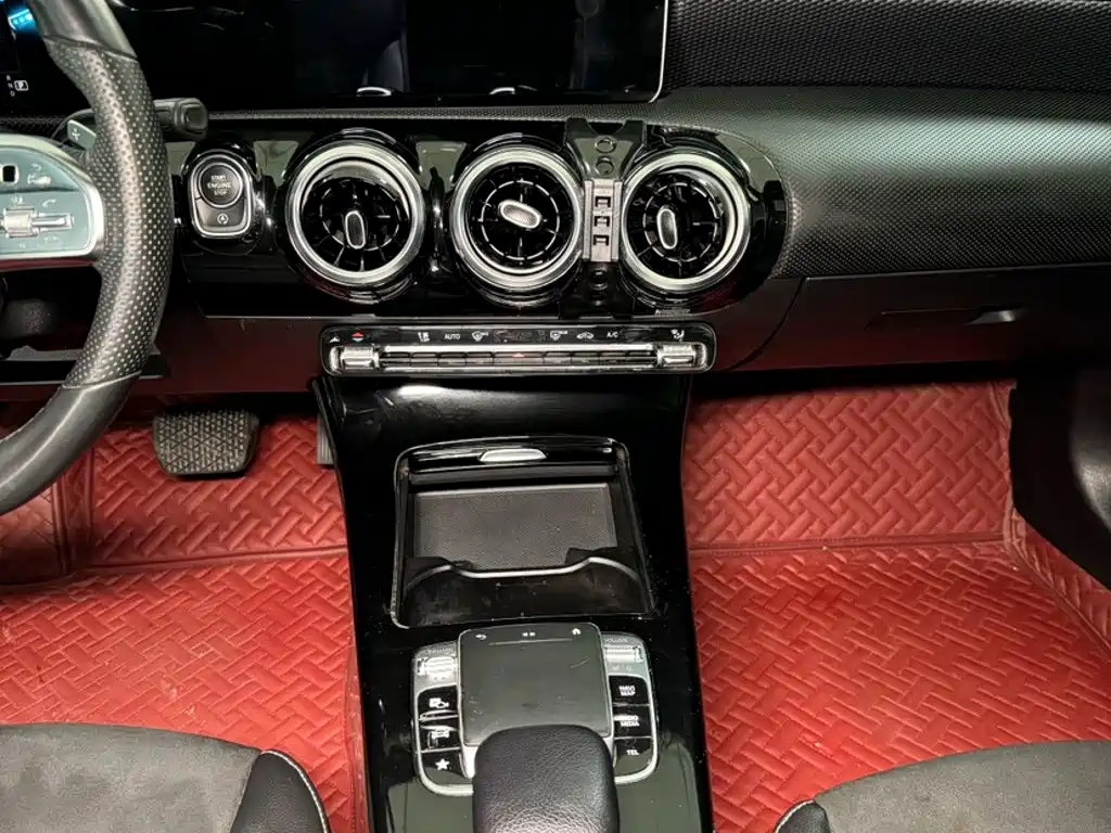 Mercedes-Benz A-Class 2019 — фото 15