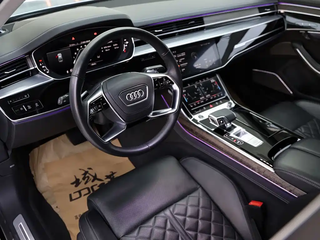 Audi A8 2022 — фото 12