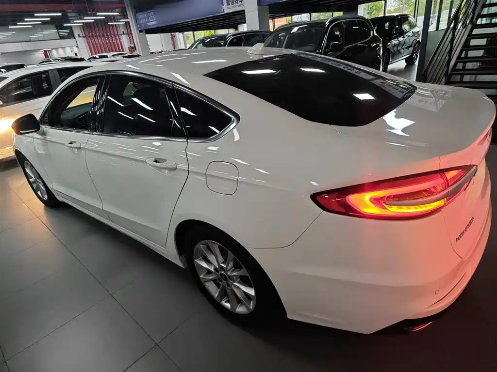 Ford Mondeo 2021 — фото 5