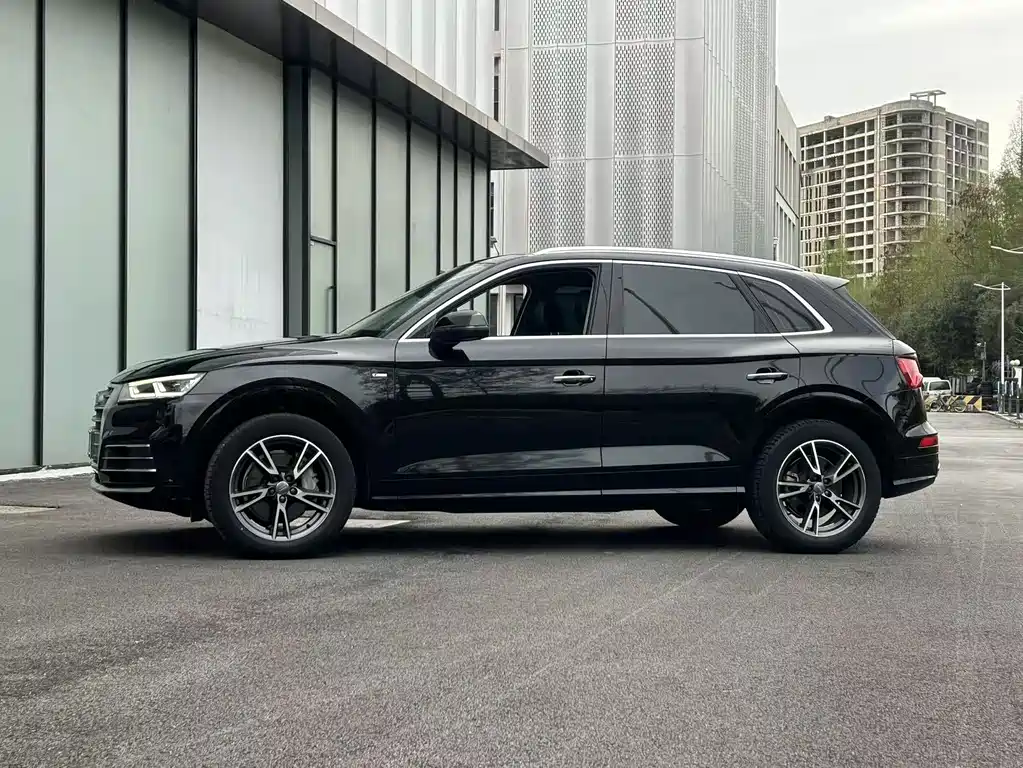 Audi Q5L 2020 — фото 12