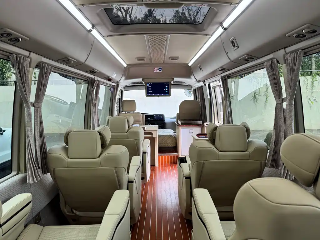 Toyota Coaster 2023 — фото 18