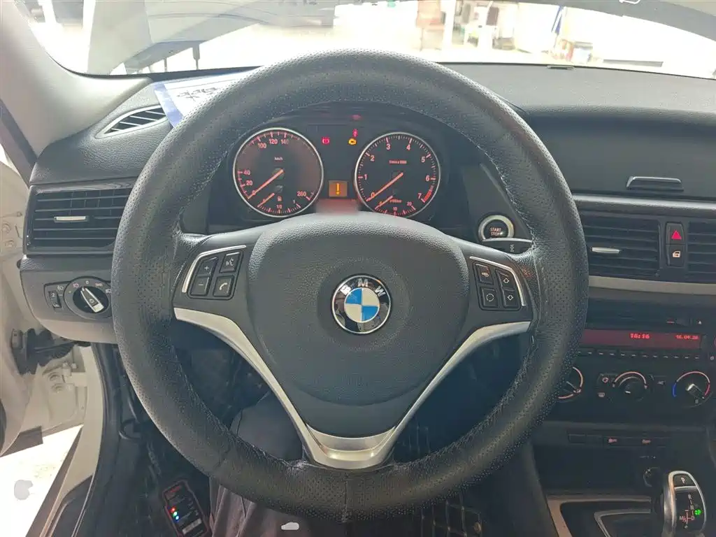 BMW X1 2015 — фото 11