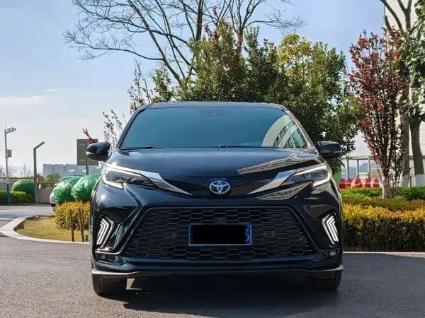 Toyota Granvia 2023