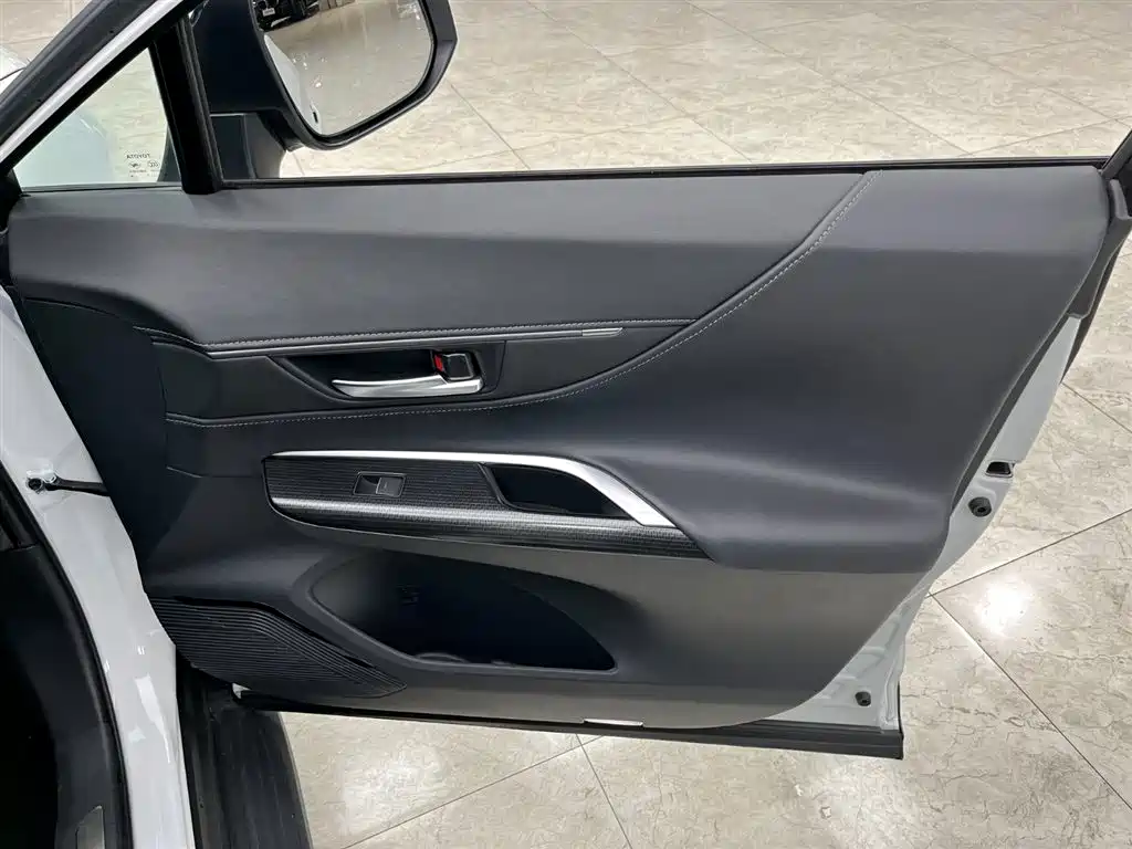 Toyota Venza 2022 — фото 12