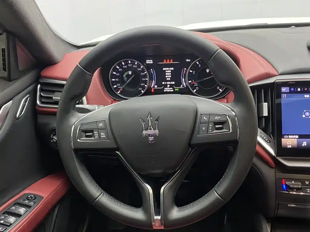 Maserati Ghibli 2021 — фото 16