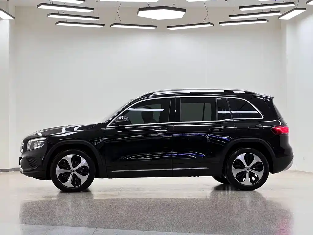 Mercedes-Benz GLB 2023