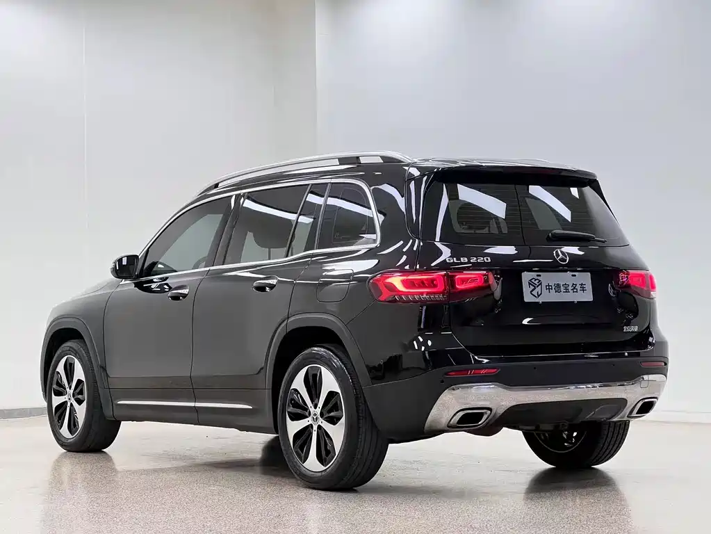 Mercedes-Benz GLB 2023