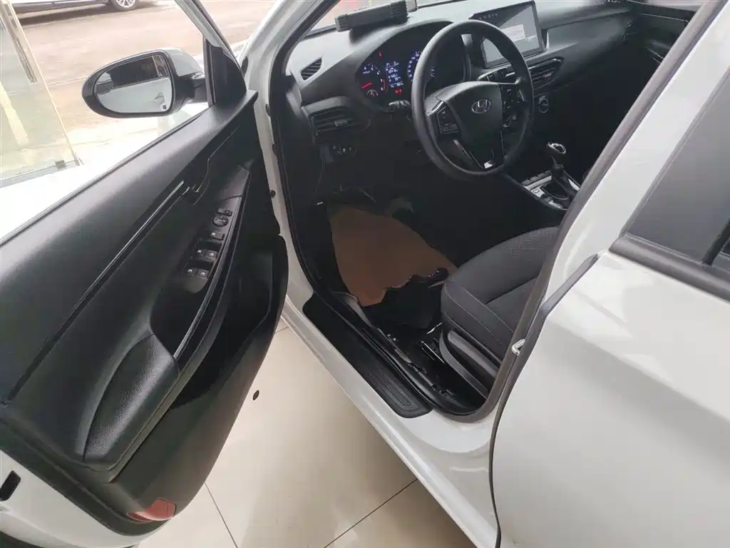 Hyundai Elantra 2020 — фото 16