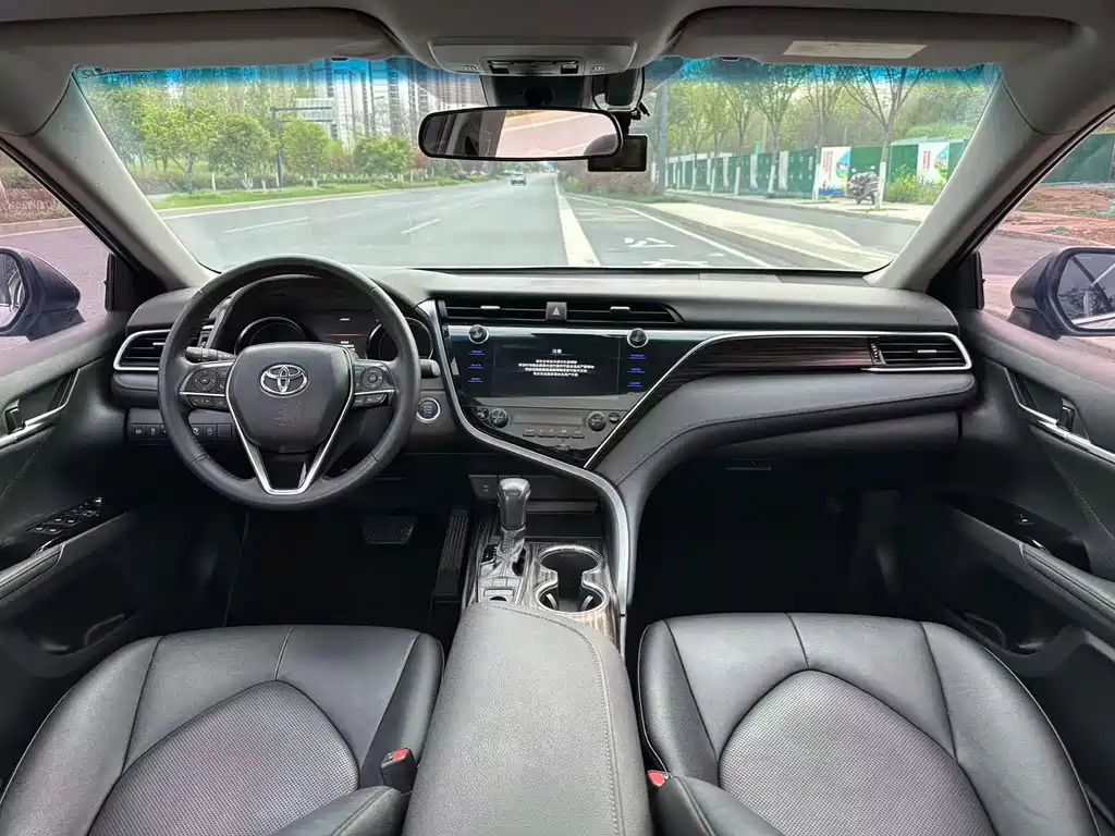 Toyota Camry 2020 — фото 12