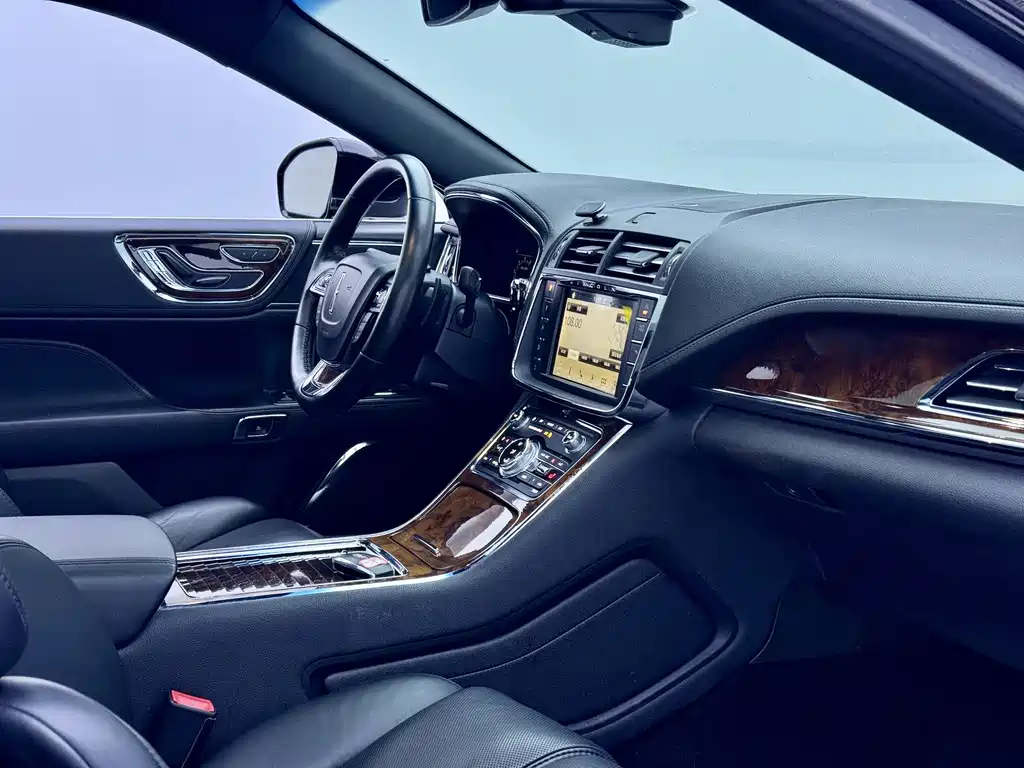 Lincoln Continental 2019 — фото 14