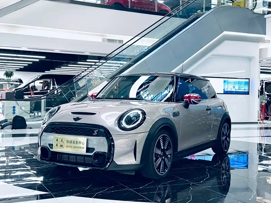 MINI MINI 2023