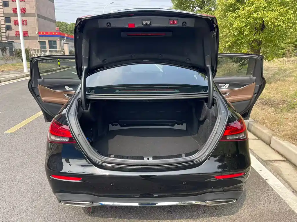 Mercedes-Benz E-Class 2021 — фото 15
