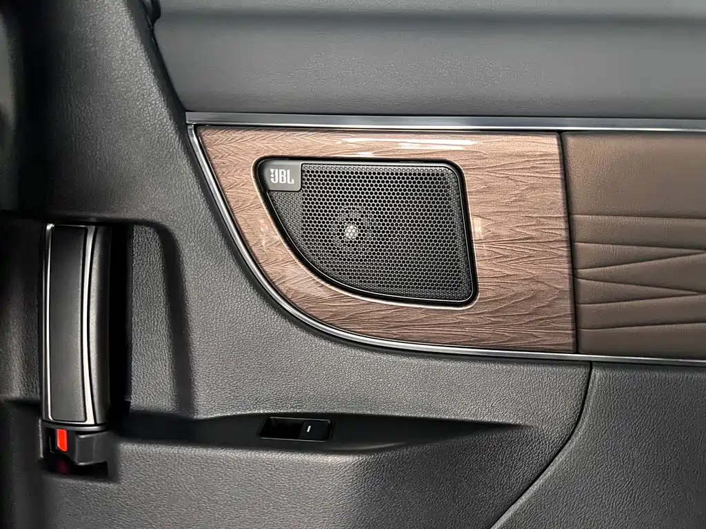 Toyota Alphard 2025 — фото 31