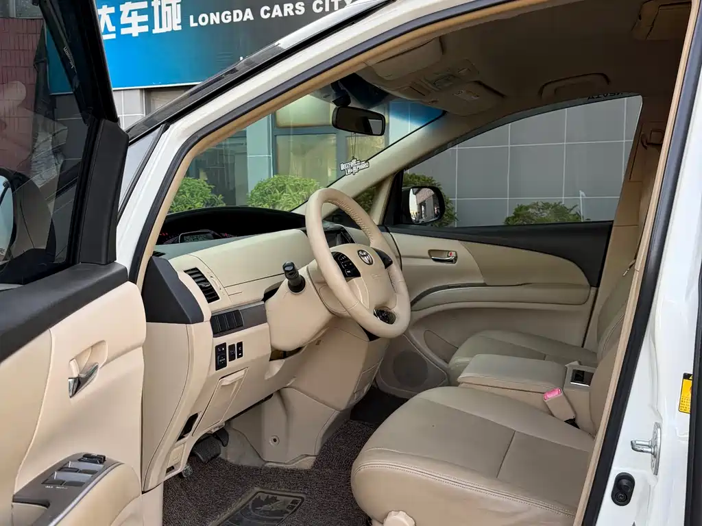 Toyota Previa 2015 — фото 4