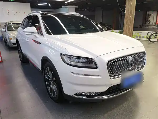 Lincoln Nautilus 2021